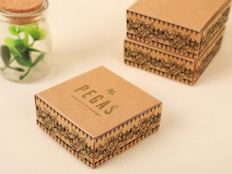 Cardboard packaging for Pegas restaurant