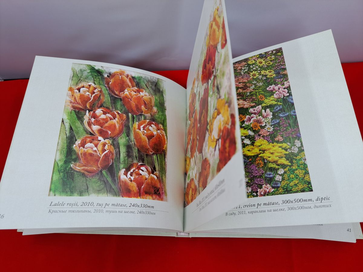 Book with pictures of flowers