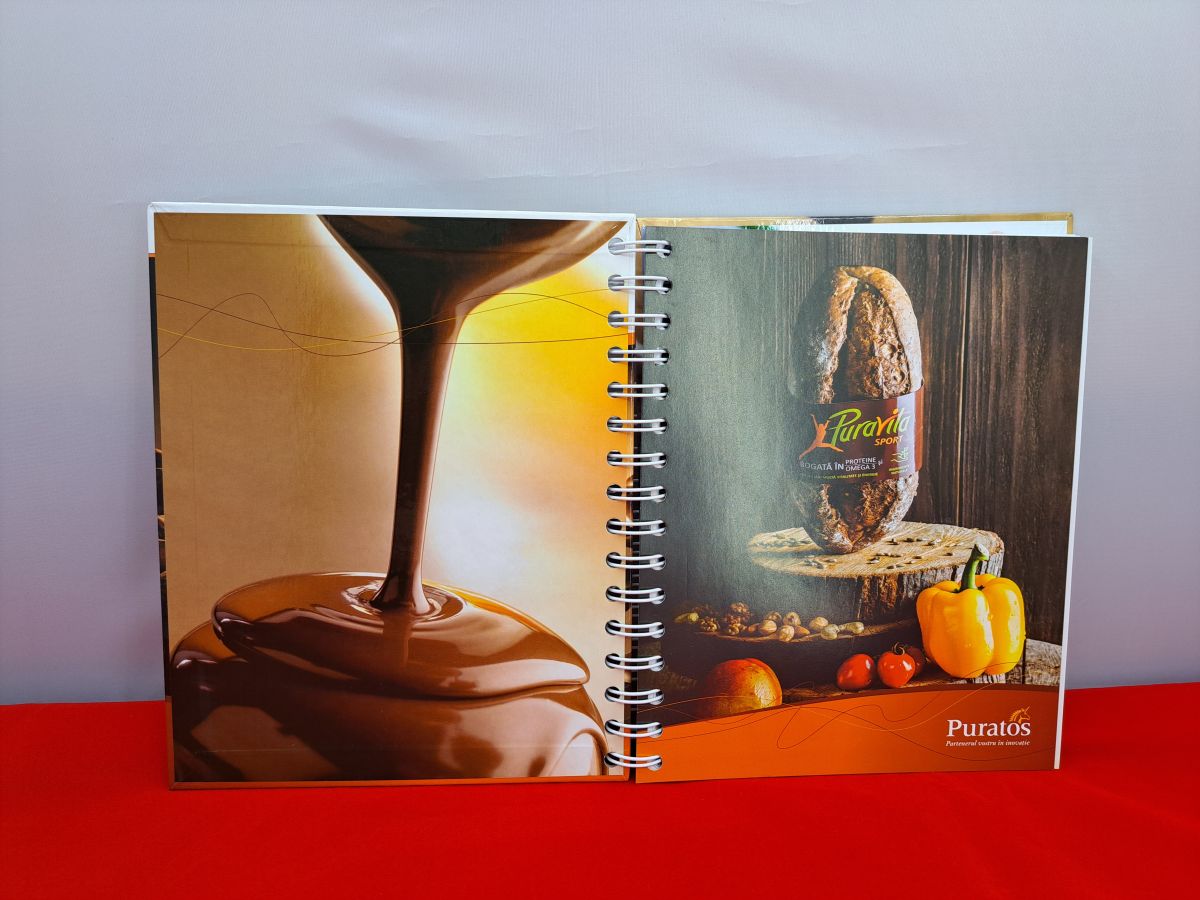 Agenda cu branding și imagini